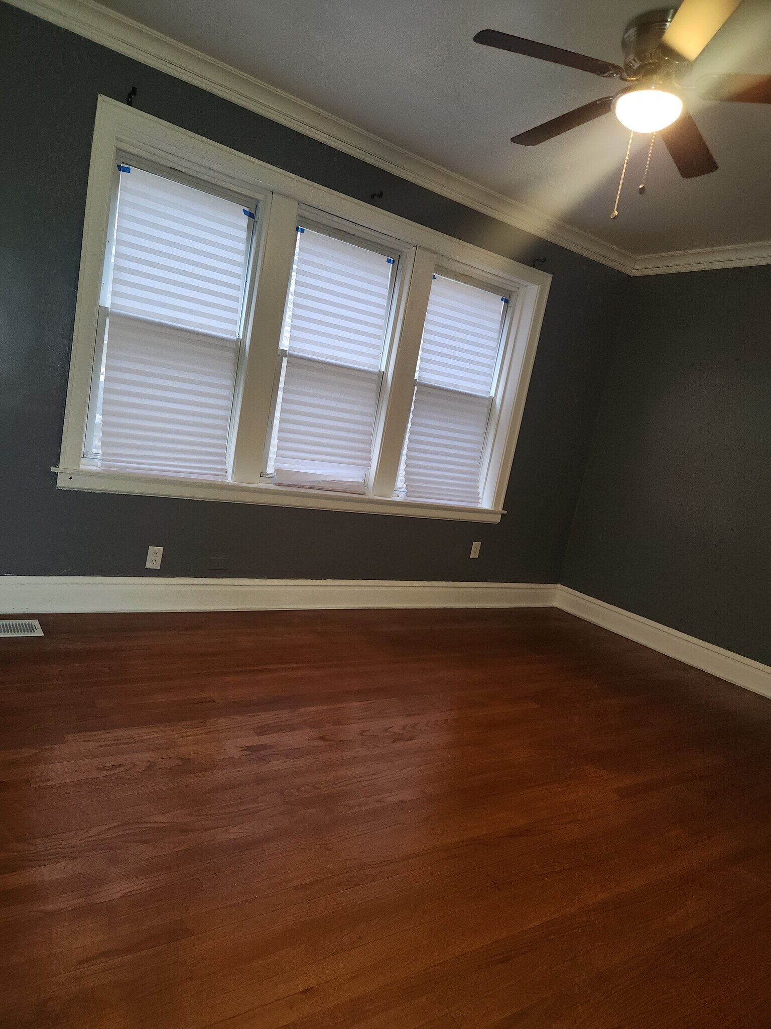 Building Photo - 8711 S Kingston Ave