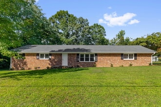 Building Photo - 200 Cedarwood Trail