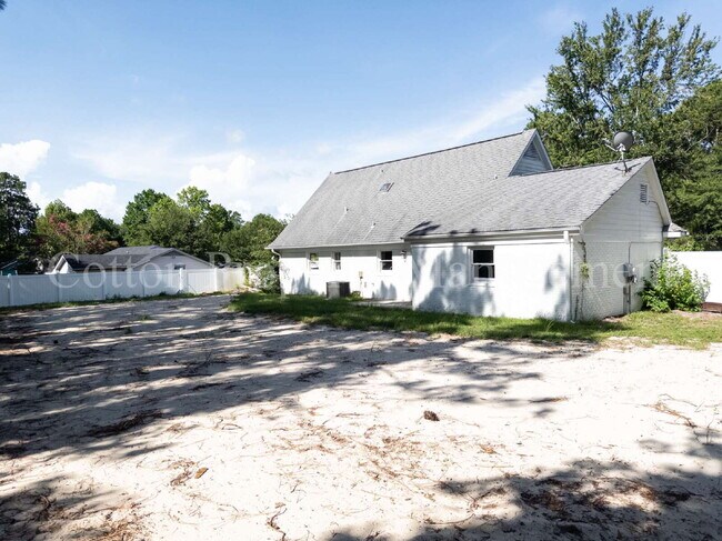 Building Photo - 824 Haymarket Ln
