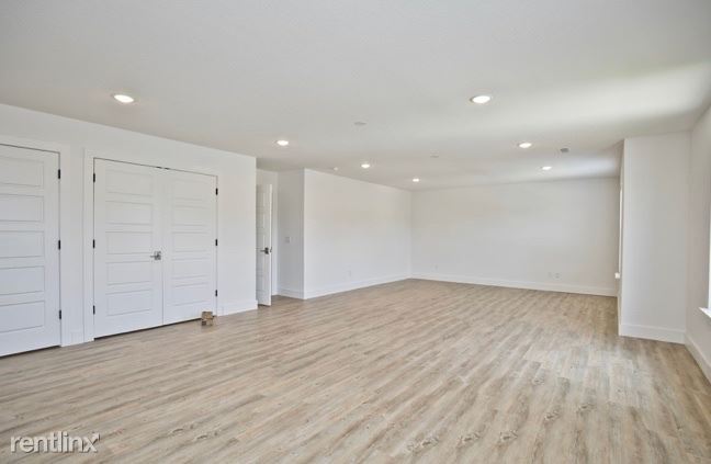 Building Photo - 4 br, 2.5 bath House - 2738 Livingston Square