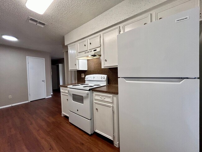 Building Photo - 1504 No Mor Cove