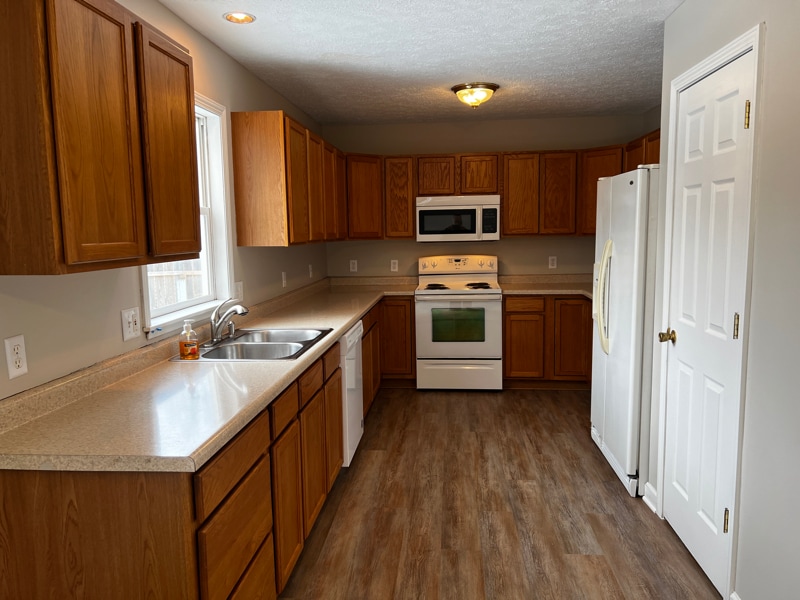 Building Photo - 5010 Delray Dr