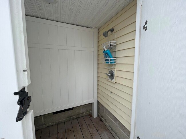 Building Photo - 406 N Dorset Ave