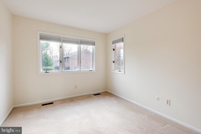 Building Photo - 11 Treaty Dr