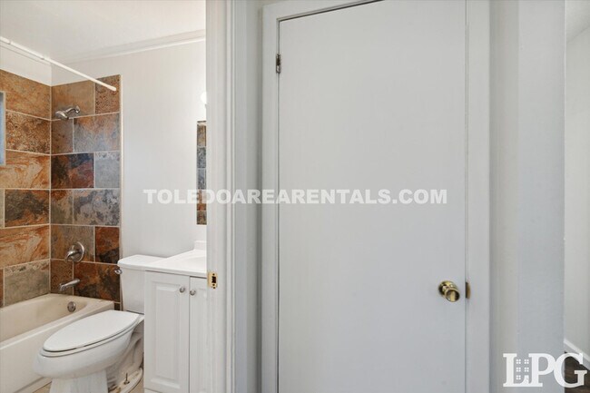 Building Photo - 2023 Welker Ave