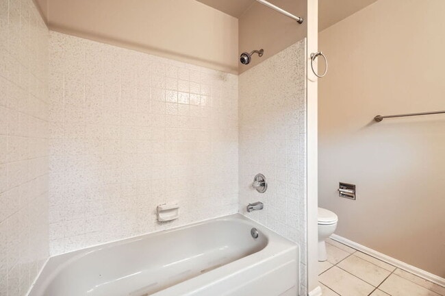 Building Photo - 1025 Moorings Dr