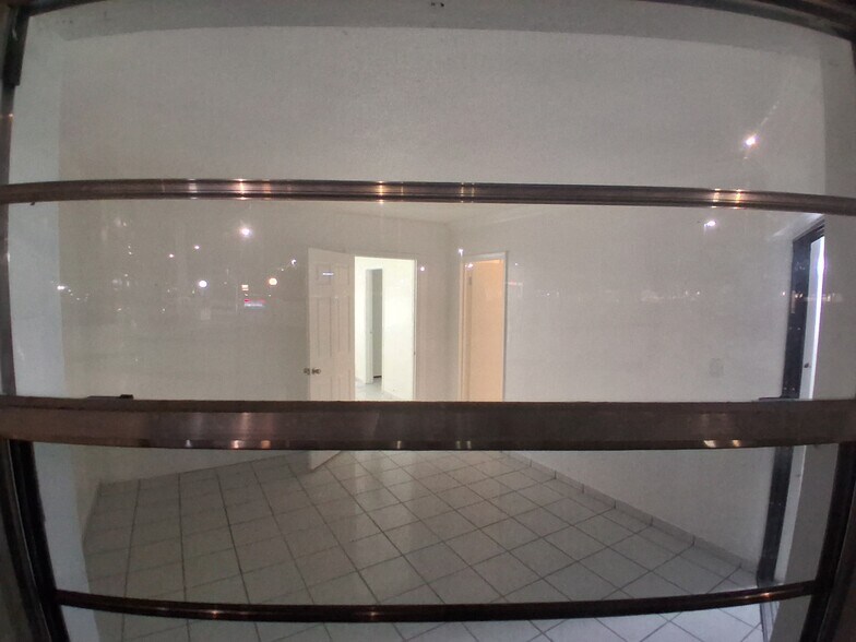 Building Photo - 1605 NE Miami Gardens Dr