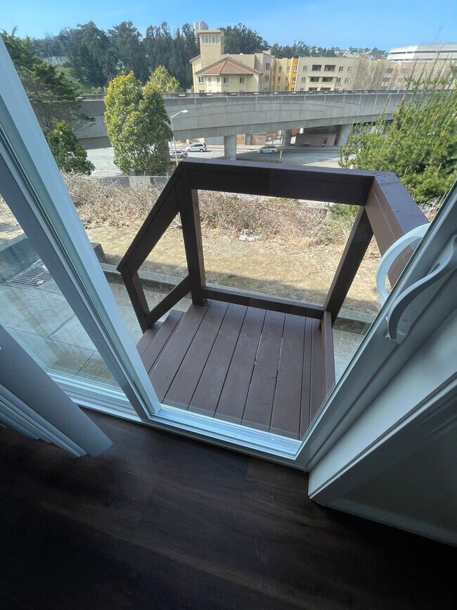 Building Photo - G4 | (M&amp;R) 412-414 &amp; 416 E Street