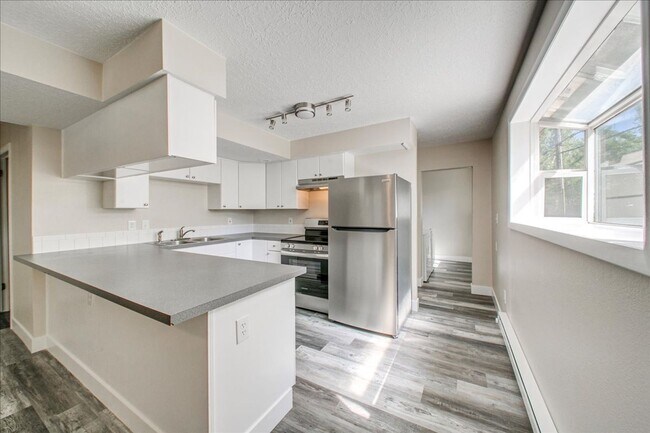 Building Photo - Newly Remodeled Boise Bench Duplex