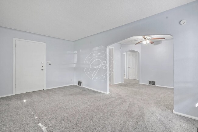 Building Photo - Rare 3-bedroom main-level duplex now available! .