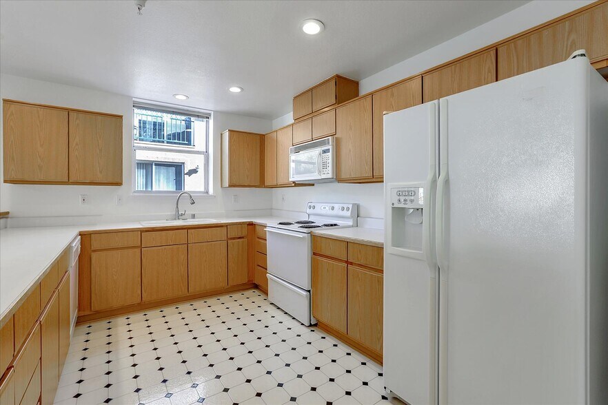 Building Photo - 952 S 11th St