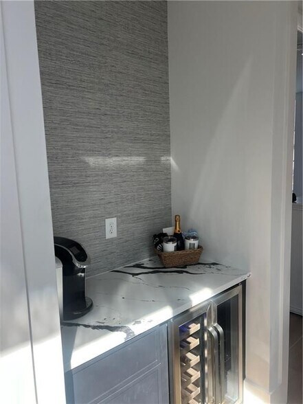 Building Photo - 360-362 2nd St