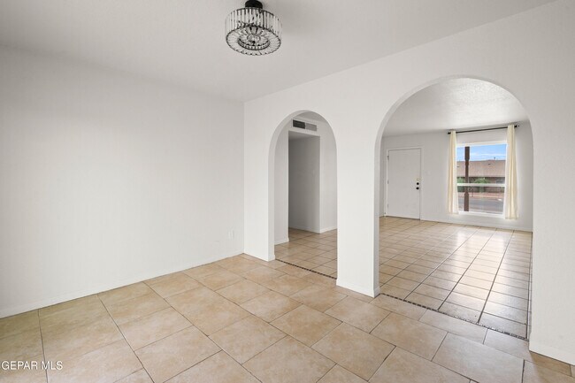 Building Photo - 7139 Orizaba Ave