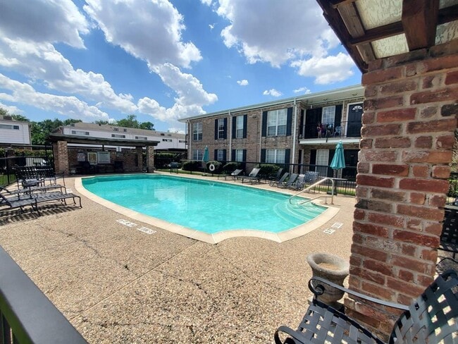 Building Photo - 6410 Del Monte Dr