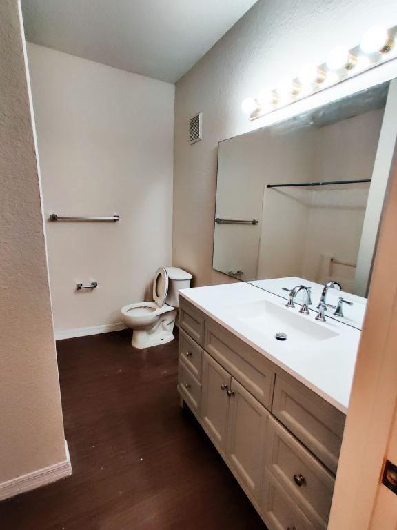 Building Photo - 858 Grand Regency Pointe