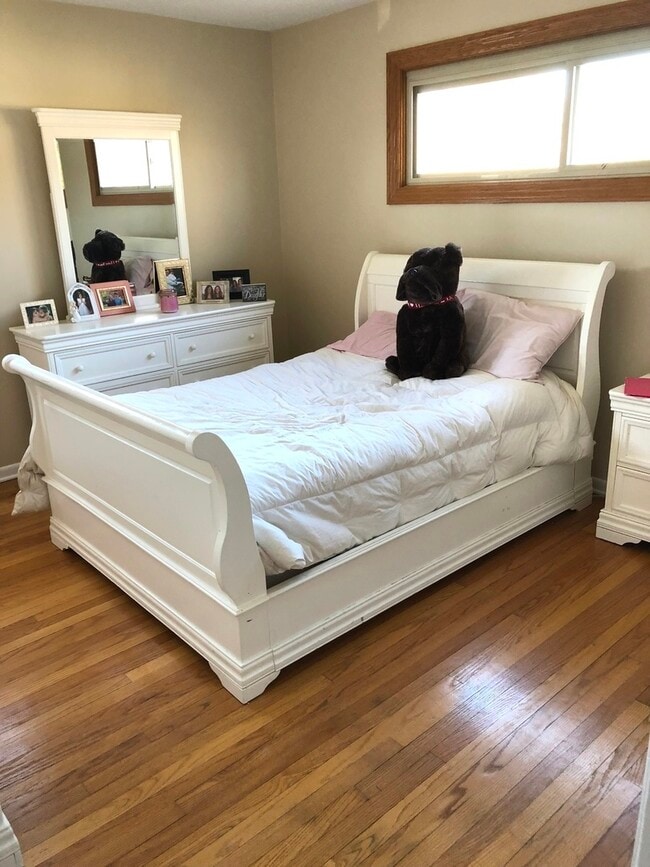 Building Photo - 9529 N Kenneth Ave