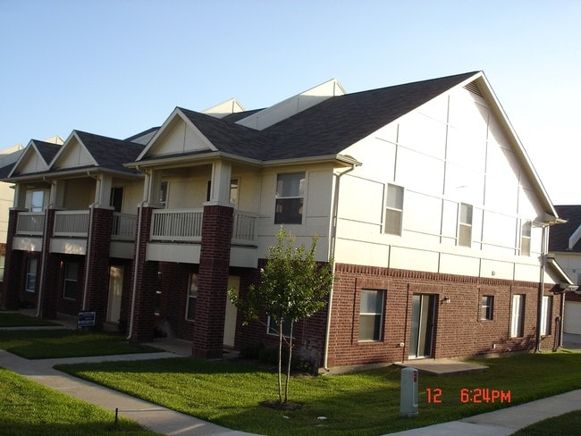 Primary Photo - Murphy Road Town Homes