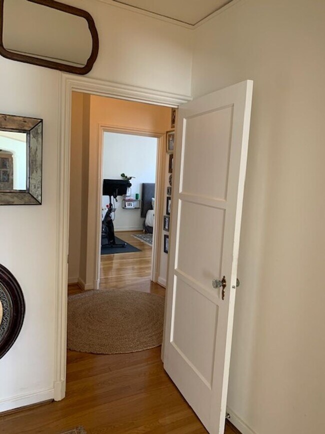 Building Photo - Pacific Heights: Unfurnished 4th Floor Apt w/ Optional Garage Parking & Shared Roof Deck Availabl...