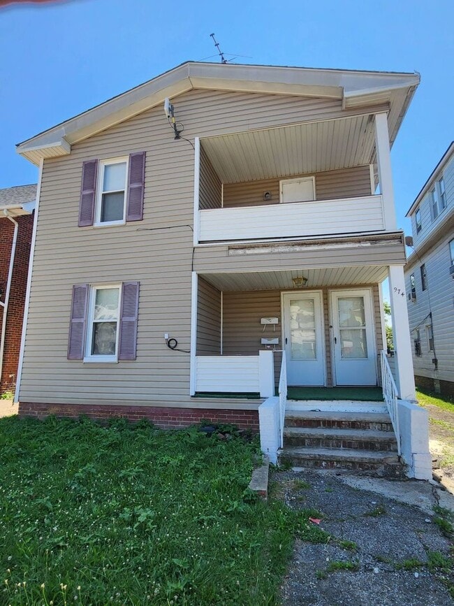 Building Photo - 974 Royal Rd