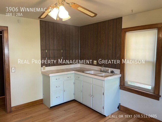 Building Photo - 3906 Winnemac Ave