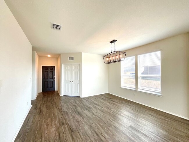 Building Photo - AVAILABLE NOW- Energy-Efficient 4/3 Home with Solar Panels & Pool Access!