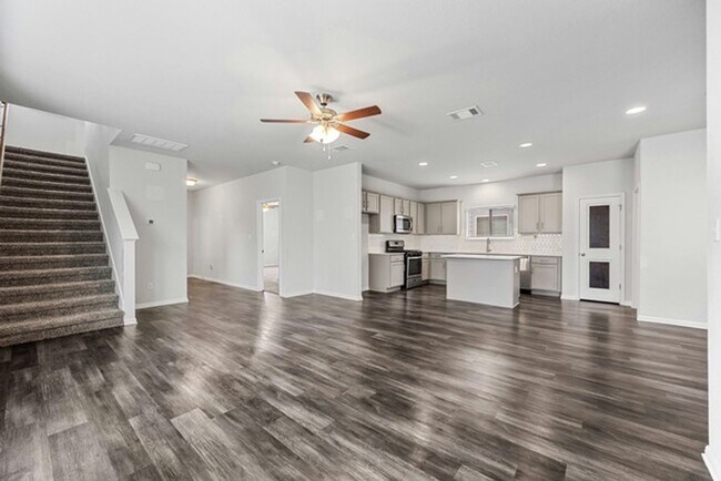 Building Photo - 8128 Daisy Cutter Crossing