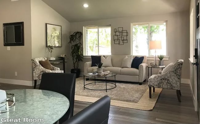 Building Photo - Beautiful 4 Bed, 3 Bath Walking Distance to the Beach!!!