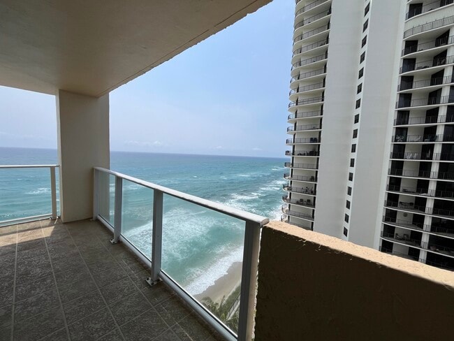 Building Photo - 5440 N Ocean Dr