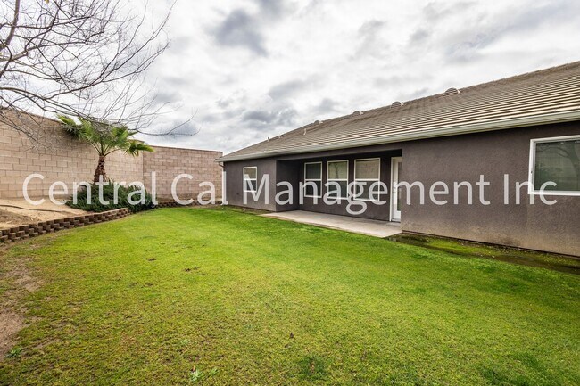 Building Photo - 4 Bedroom/2 Bath Home in the Northwest - $2595 Per Month!