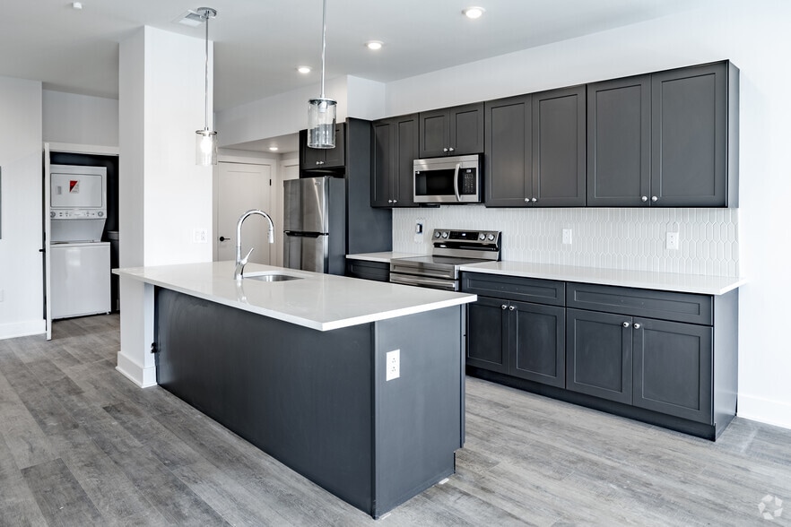2BR, 2BA - 912 - 845SF - Kitchen - The Allengrove