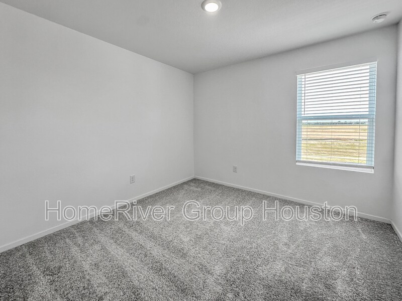 Building Photo - 317 Kim Ln