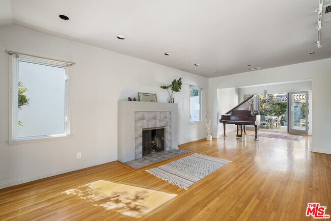 Building Photo - 2209 Pearl St