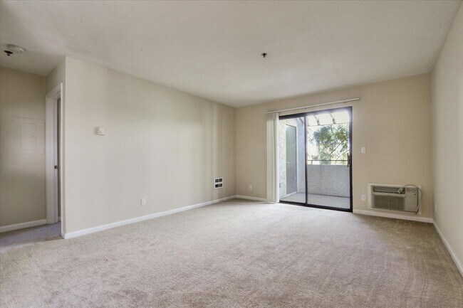 Building Photo - 880 E Fremont Ave
