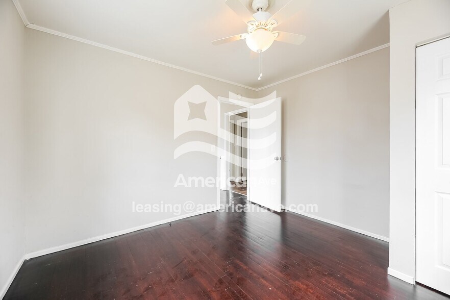 Building Photo - 409 Emma St