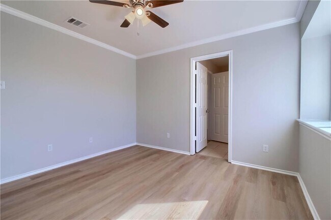 Building Photo - 706 Big Spring Dr