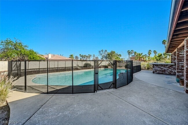 Building Photo - 6760 W Oakey Blvd