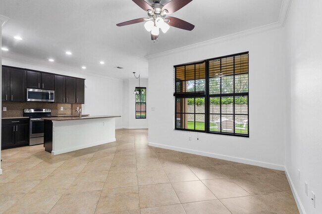 Building Photo - 10384 Wellington Parc Dr