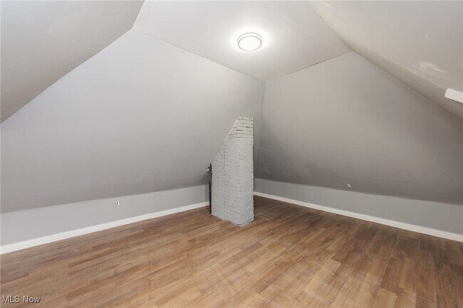 Building Photo - 1226 W Erie Ave