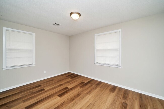 Building Photo - 1216 Beechdale Rd