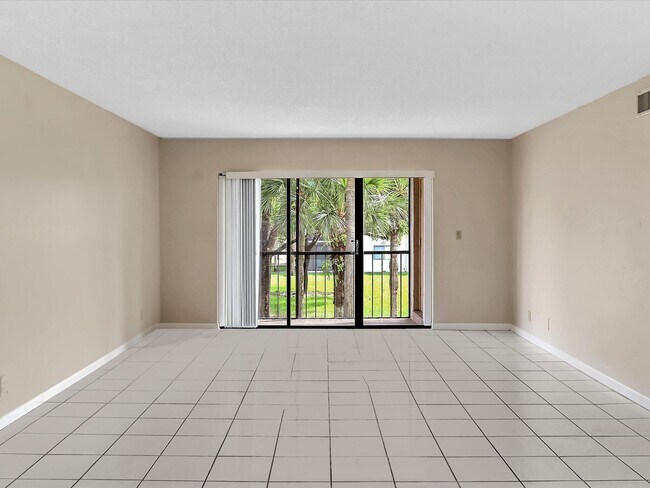 Building Photo - 16252 Laurel Dr