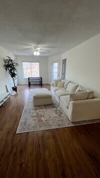 Building Photo - Room in Condo on Collegiate Cir