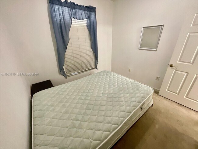 Building Photo - 5628 NW 113th Ave