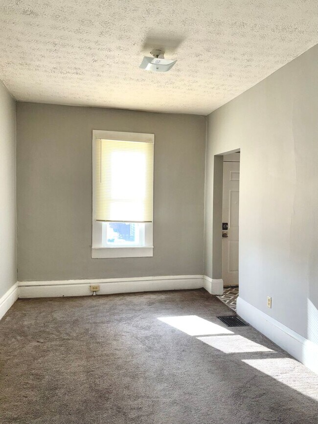 Building Photo - 889-895 East Fulton Street