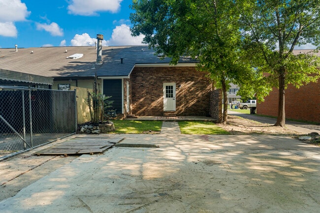 Building Photo - 6344 Olde Towne Dr