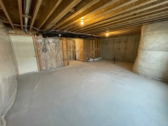 Building Photo - 3740 W