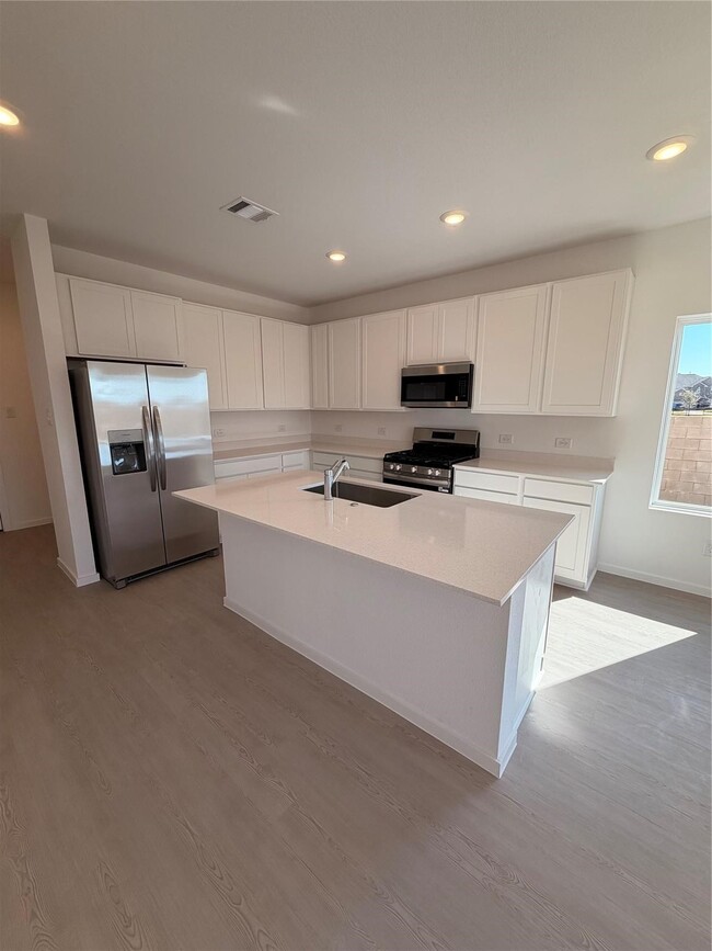 Building Photo - 2226 Salinas Dr