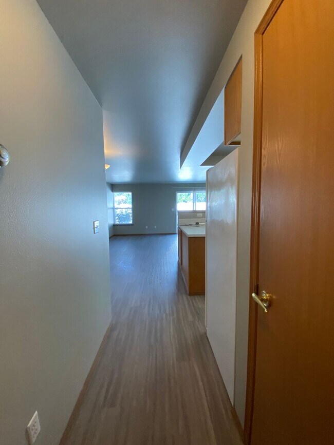 Building Photo - Chill, Grill and Relax! 2bd 2bath Duplex in Yakima!