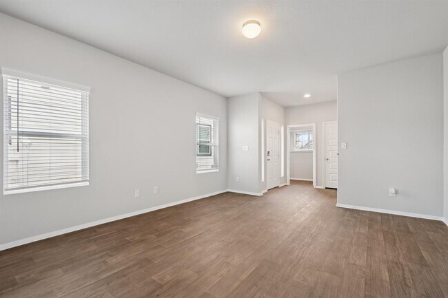 Building Photo - 125 Honeybee Ln
