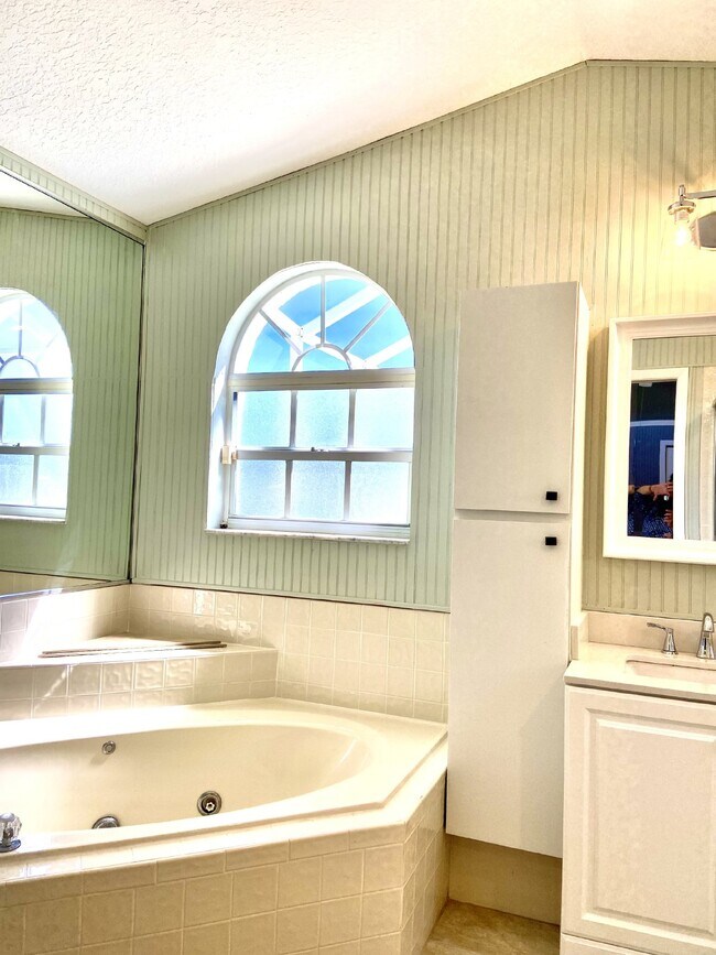 Building Photo - Beautiful 3-Bedroom, 2-Bath Home Available...