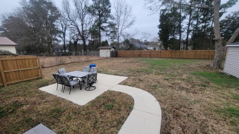 Building Photo - 725 Phillips Dr